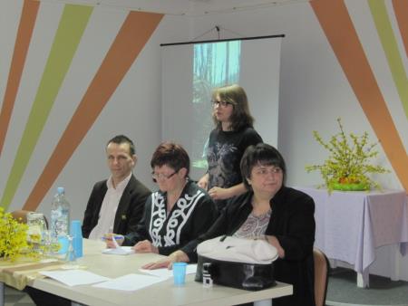 Okrogla miza Otrok v rejništvu = otrok med dvema družinama 4